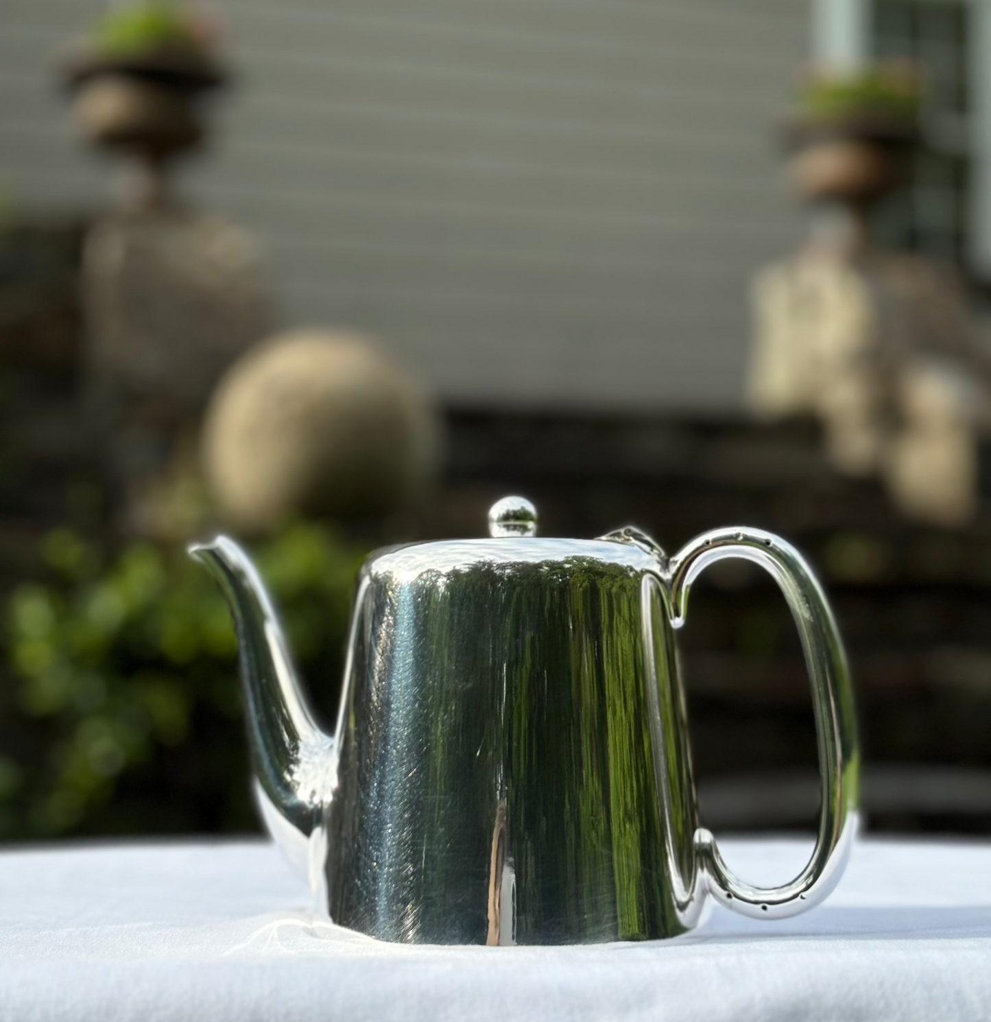 Hôtel Silver - Vintage Teapot With Ball Finial