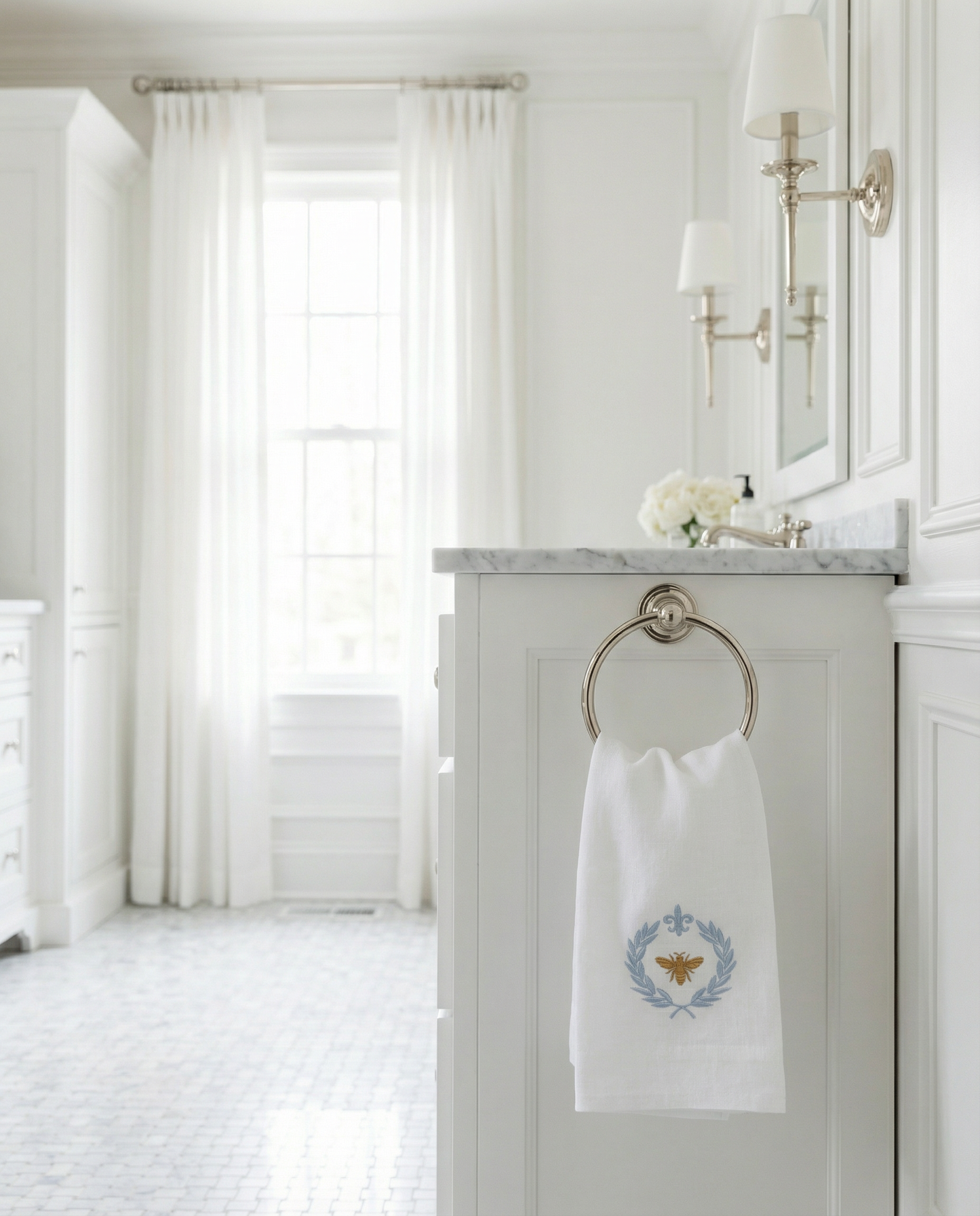 Fleur-De-Lis Bee Linen Hand Towel/Napkin - Set of 2