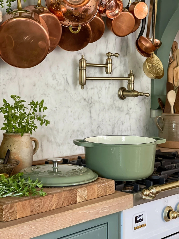 Cast Iron Dutch Oven - Vivi Et Margot, Sage Green