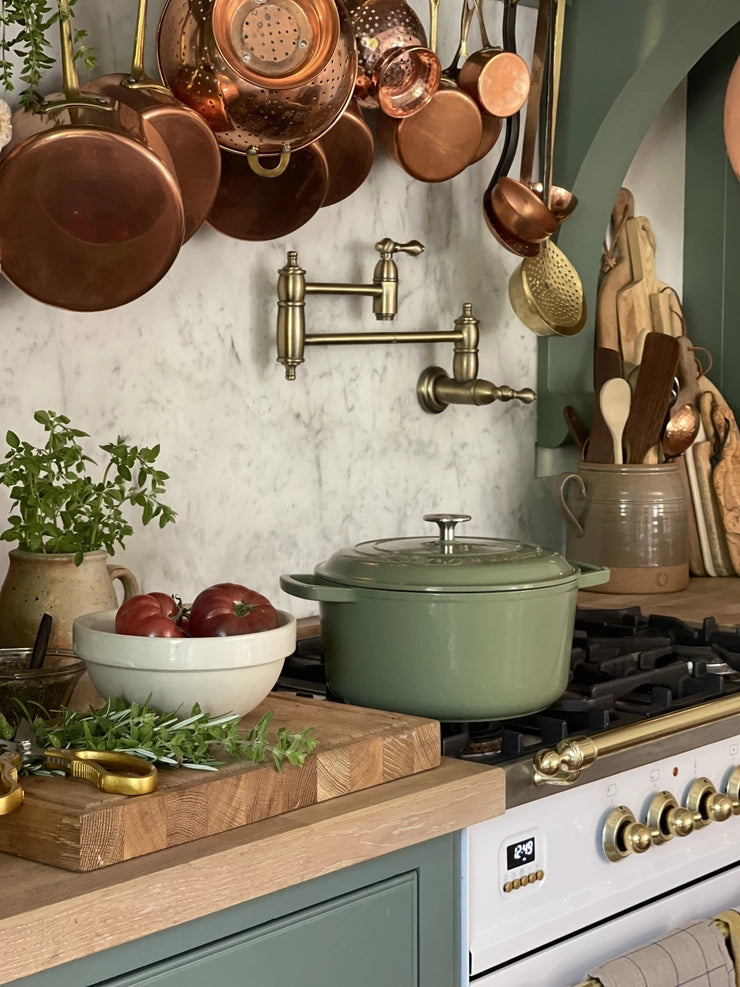 Cast Iron Dutch Oven - Vivi Et Margot, Sage Green