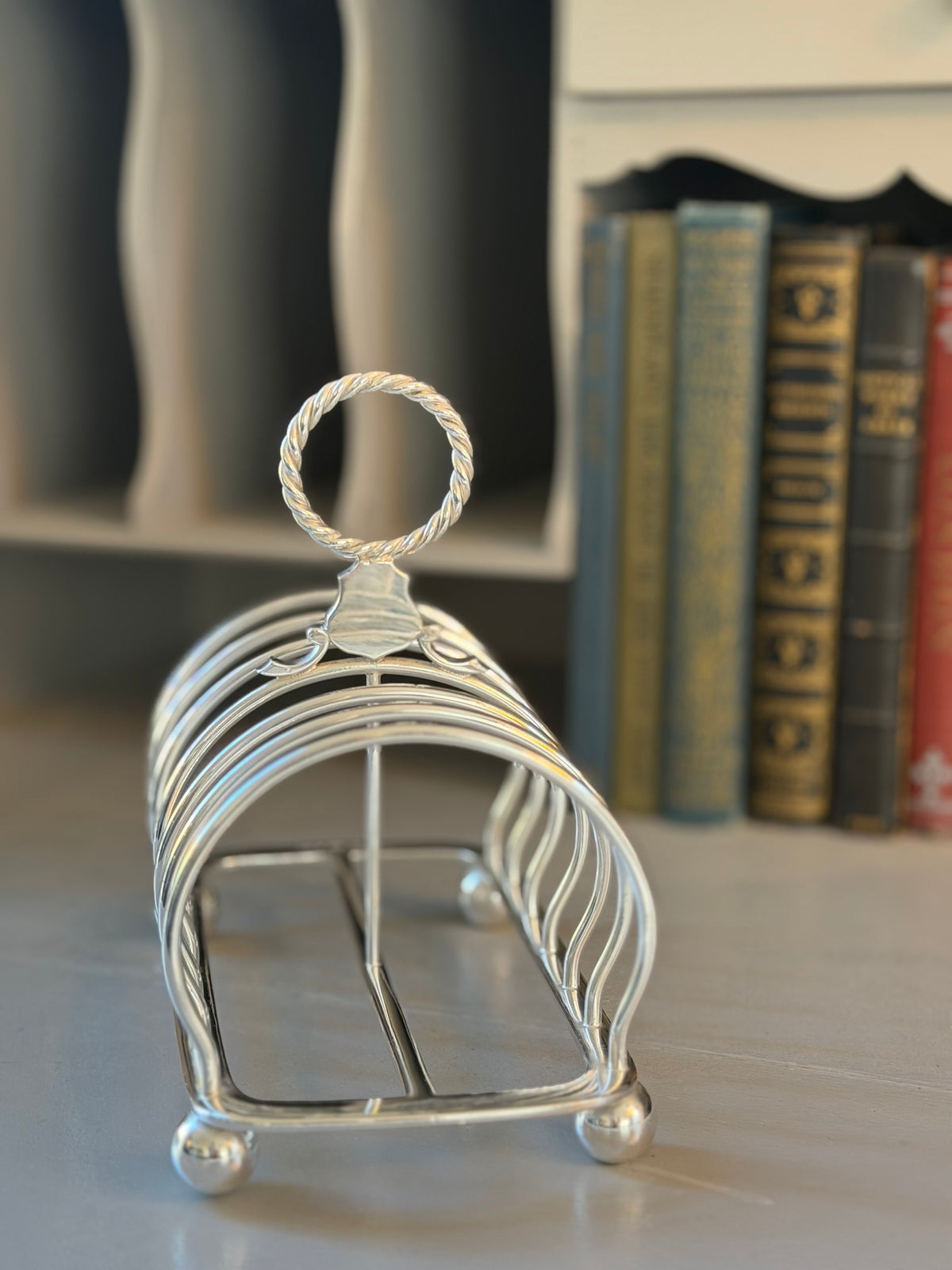 Hôtel Silver - Vintage Rope Handle Toast Rack, Grand 6-Slice With Ball Feet